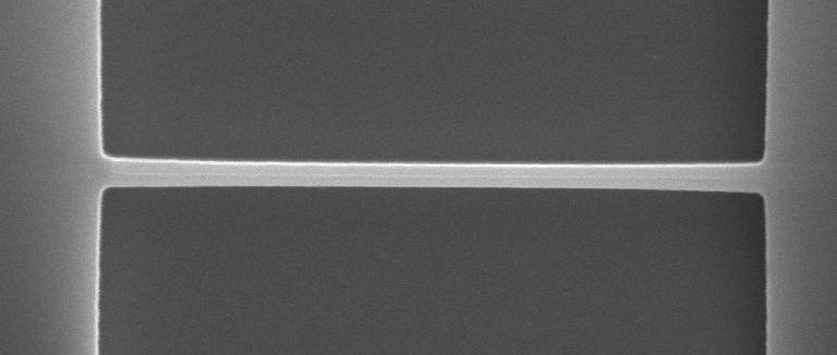 Suspended III-V nanowire after wet etching