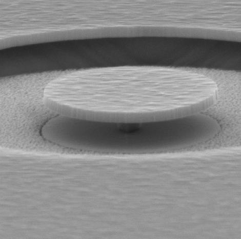 III-V microdisk on InP post after wet etching