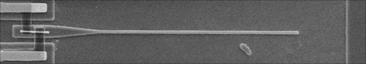 Nanowire device coupled with a Si3N4 photonic waveguide